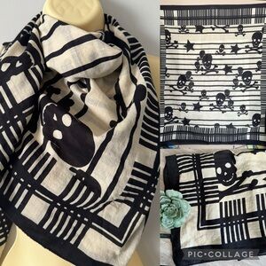 Stile Benetton skull scarf cotton large off white/black square 38”x39.5”